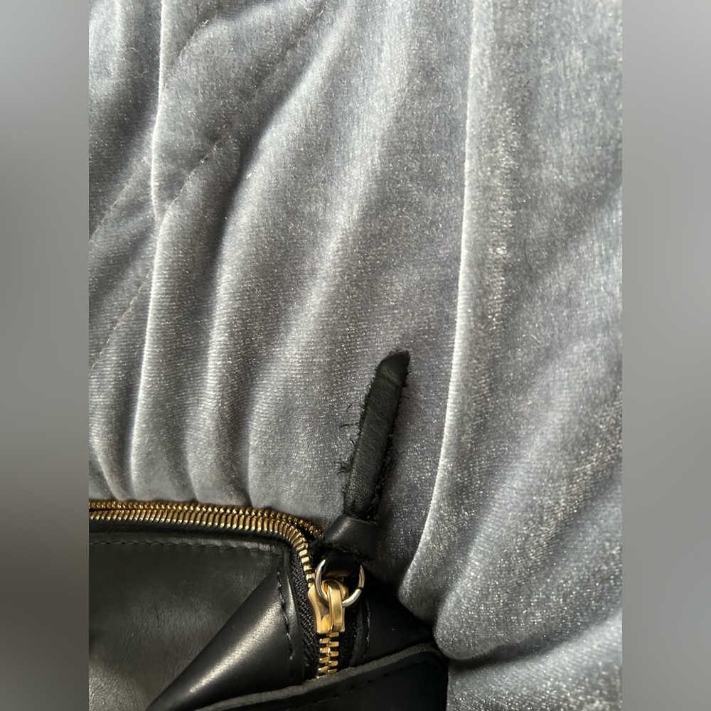 Portland Leather Women’s Black Crossbody Bag Blk - Picture 3 of 5